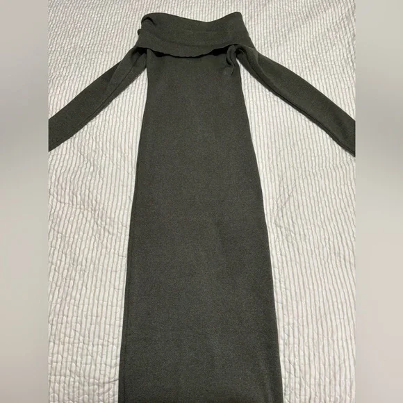 Petal & Pup Archie Off the Shoulder Midi Dress - Picture 7 of 7